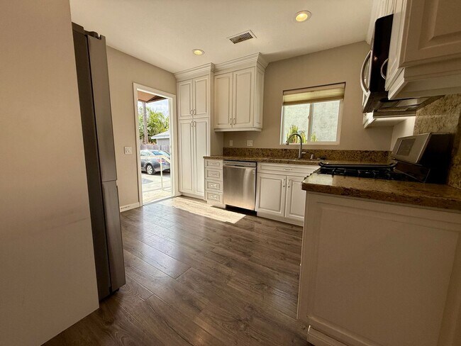 Building Photo - Cottage Home in Normal Heights! Conveniently offers A/C, in Unit Washer/Dryer, Assigned Parking P...