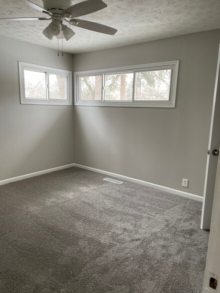 Building Photo - 1100 Riverton Dr