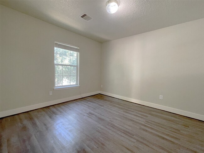 Building Photo - 20806 Settlers Lake Cir