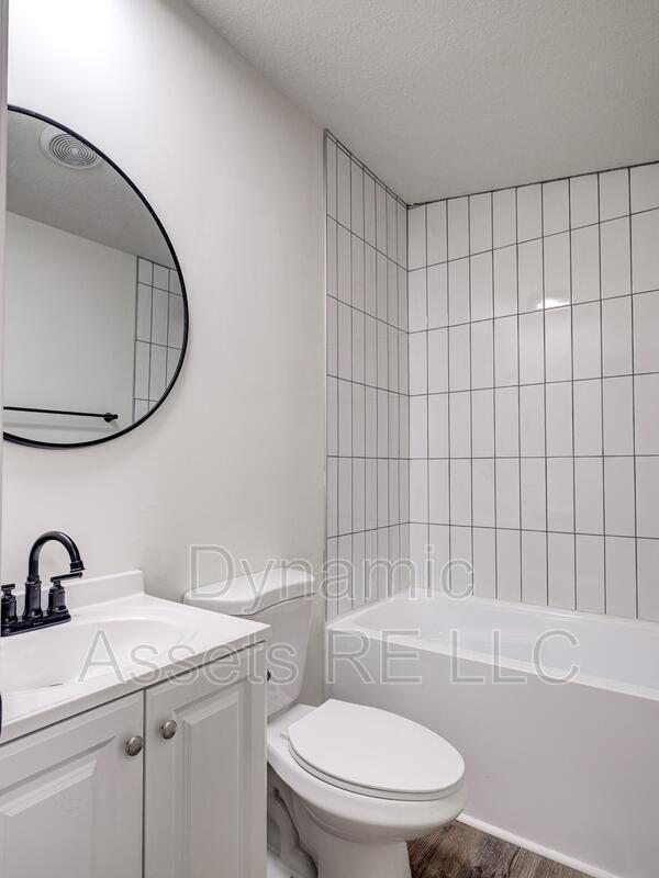 Building Photo - 403 N Walnut St