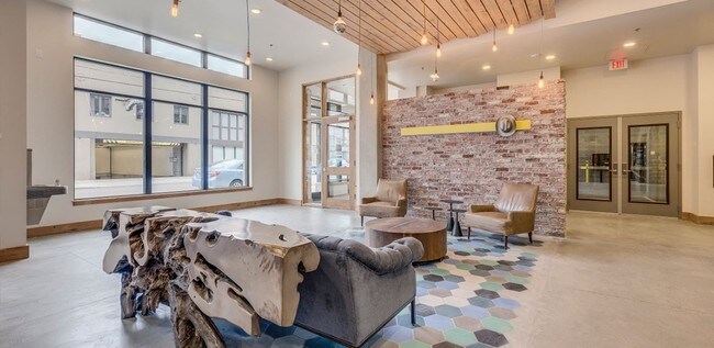 Lobby Photo - 888