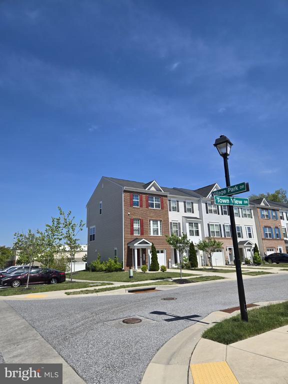 Building Photo - 7720 Village Park Dr