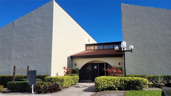 Building Photo - 3710 El Poinier Ct