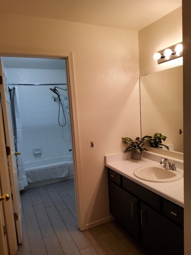 Building Photo - 7255 E Snyder Rd