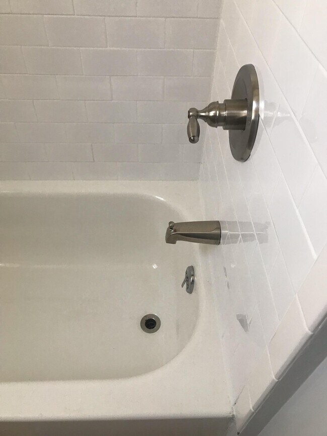 Building Photo - 210 E Main St