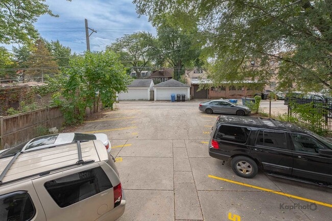 Building Photo - 2041 W Jarvis Ave