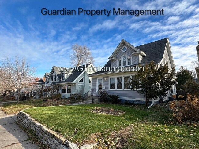 Building Photo - East Harriet Single Family Home, 2 Car Gar...