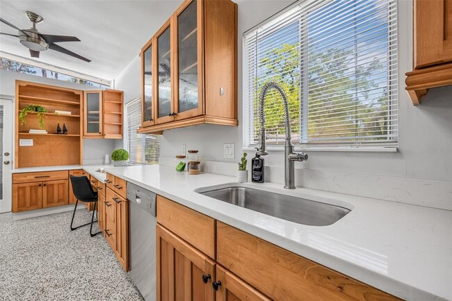 Building Photo - 4925 Camellia Way S