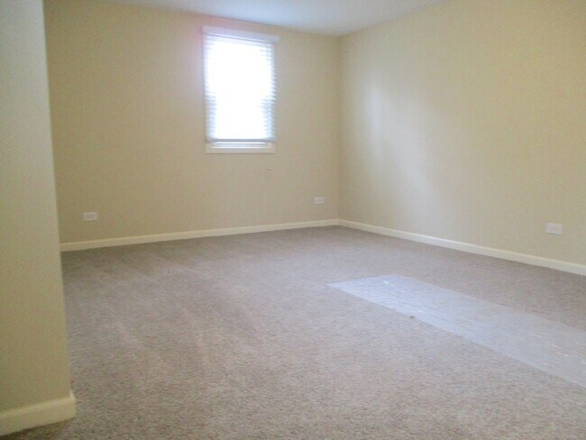 Building Photo - 448 Midway Dr