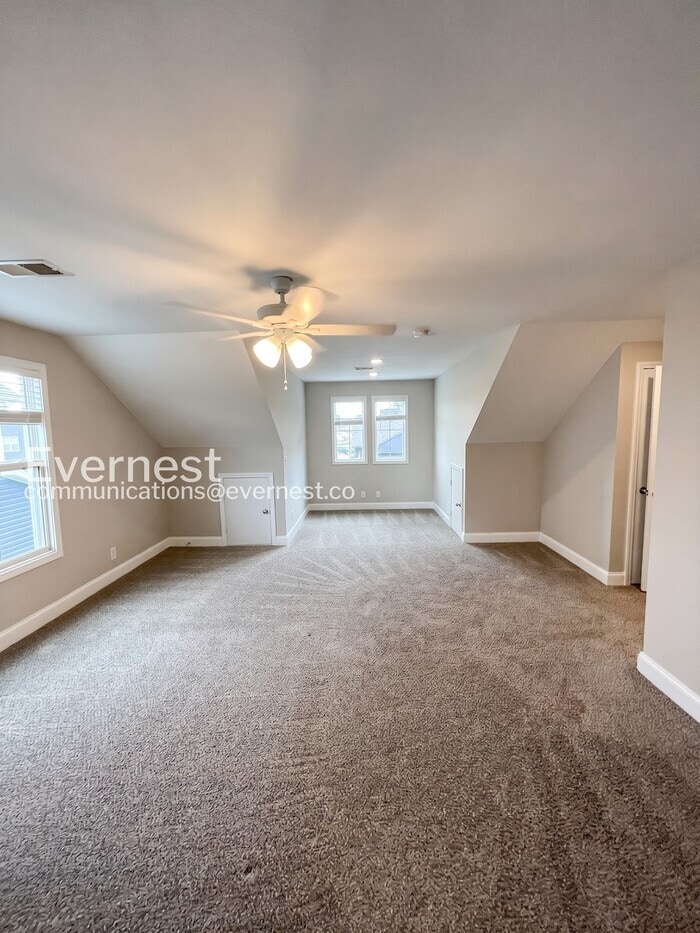 Building Photo - 4042 Ft Sumter Dr
