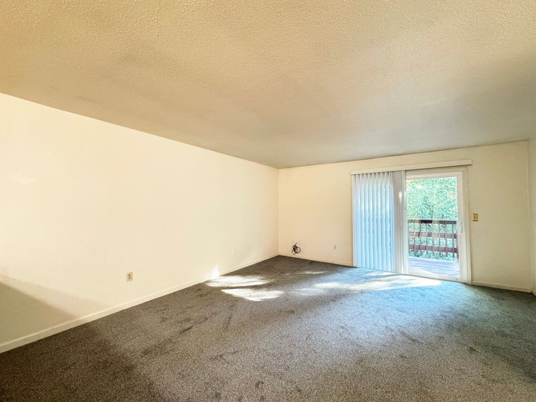 Building Photo - 2148 Primrose Dr
