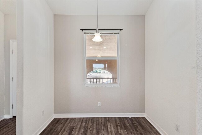 Building Photo - 819 Fairwaycove Ln