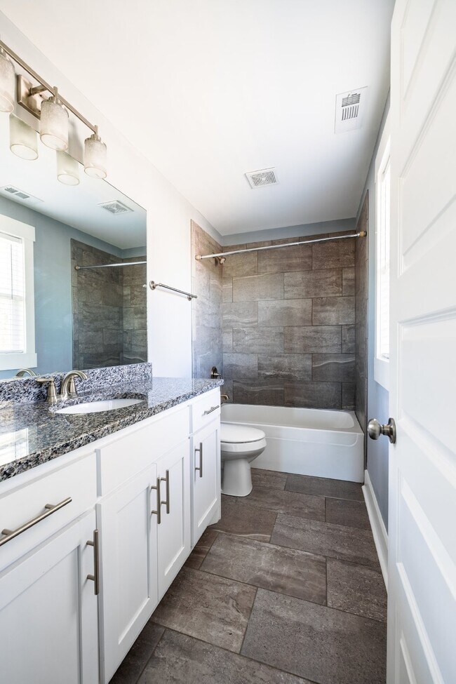 Building Photo - **NOW AVAILABLE FOR SHOWINGS**  Beautiful Home for Lease in Sylvan Heights!