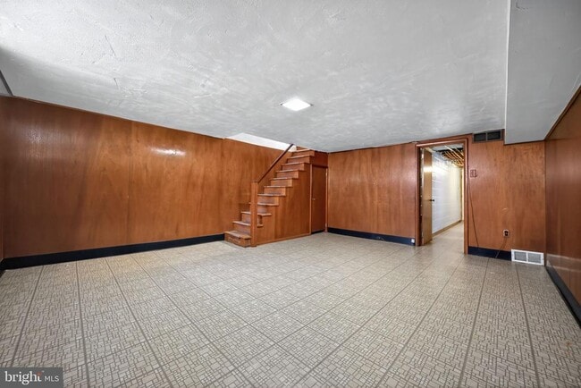 Building Photo - 9050 Convent Ave