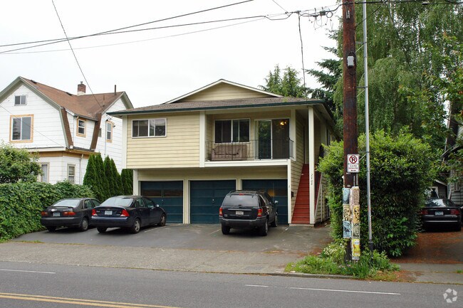Building Photo - 2408 SE Division St