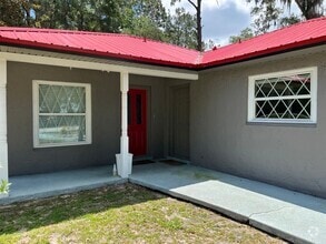 Building Photo - Spacious & Well-Maintained 2 Bedroom Home ...