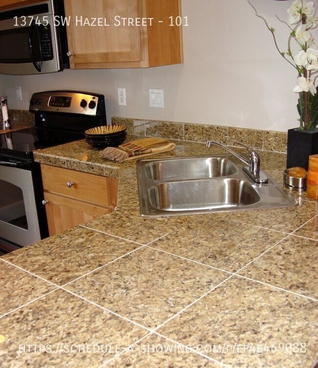 Building Photo - 3BDRM 2.5BTH Condo End Unit, garage, gas F...