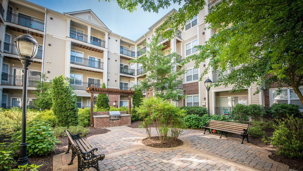 Courtyard Area - Fairchase