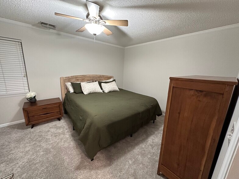 Building Photo - 1350 Maple Shade Lane