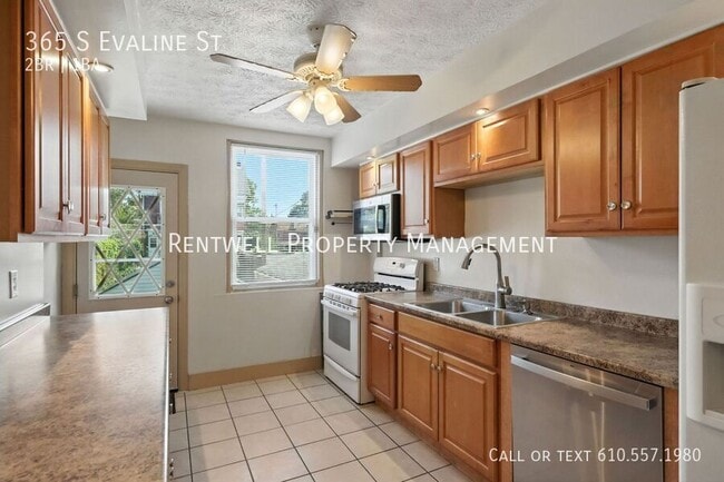Building Photo - 365 S Evaline St