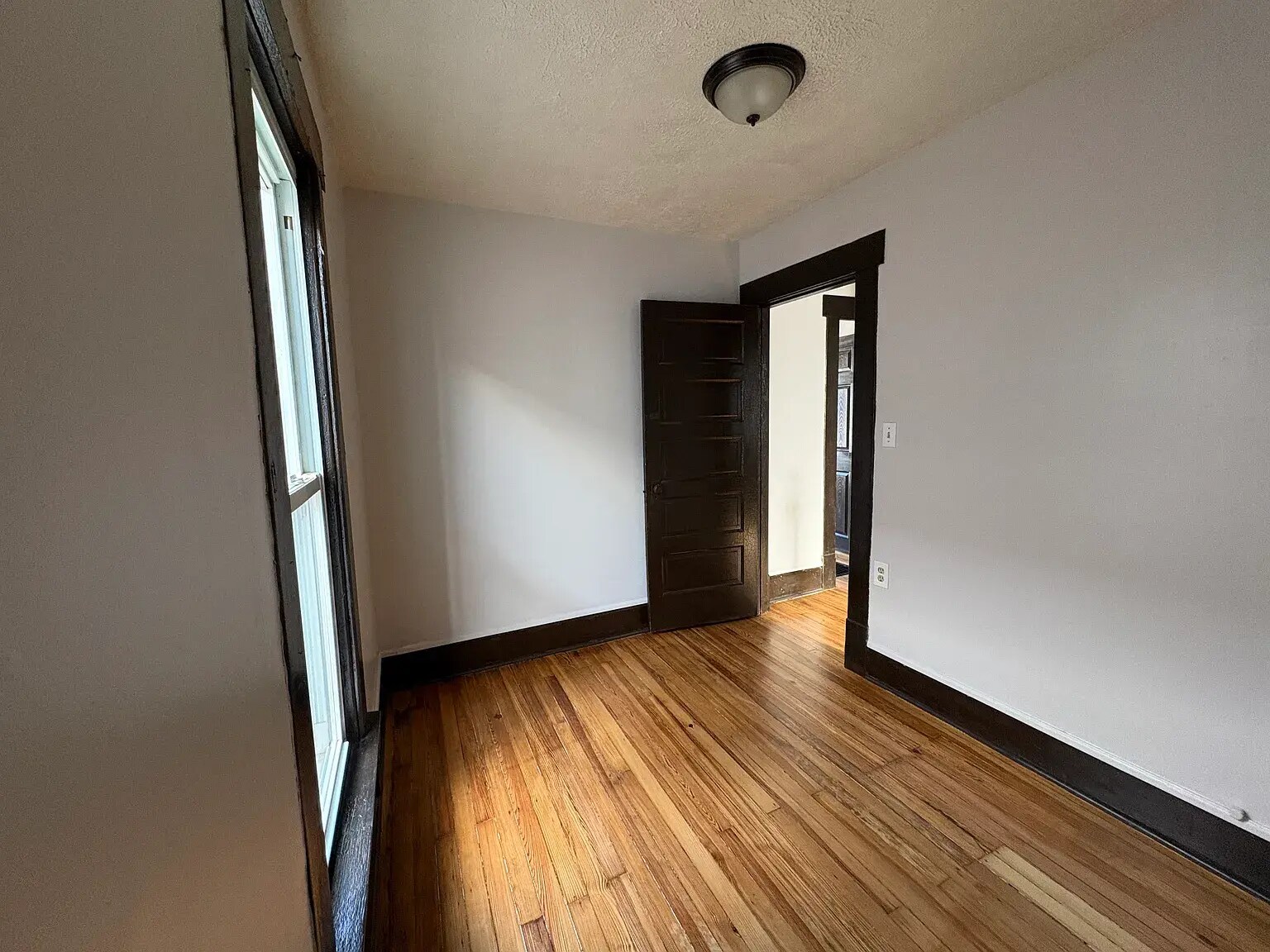 Building Photo - 687 E Columbus St