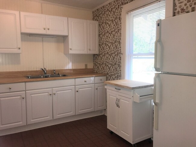 Building Photo - Country Living Rental located just off Int...