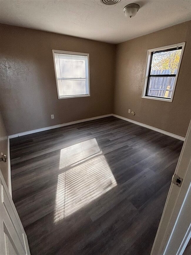 Building Photo - 2906 NW Euclid Ave