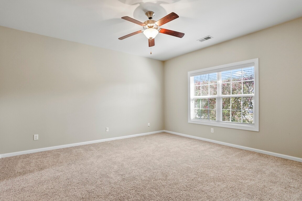 Building Photo - 5 Crossgate Ct