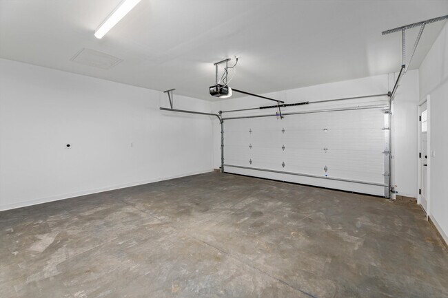 Building Photo - 1811 W Wysteria Ln