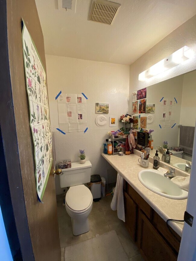 Building Photo - PRIVATE ROOM AVAILABLE NOW
