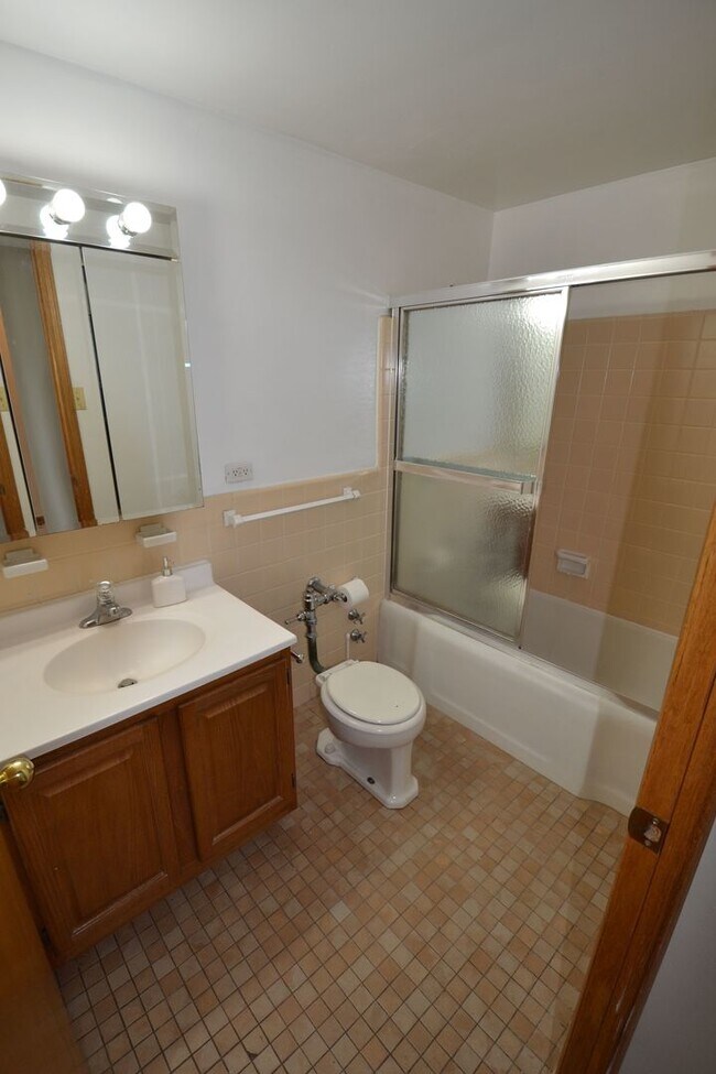 Building Photo - 4180 N Marine Dr