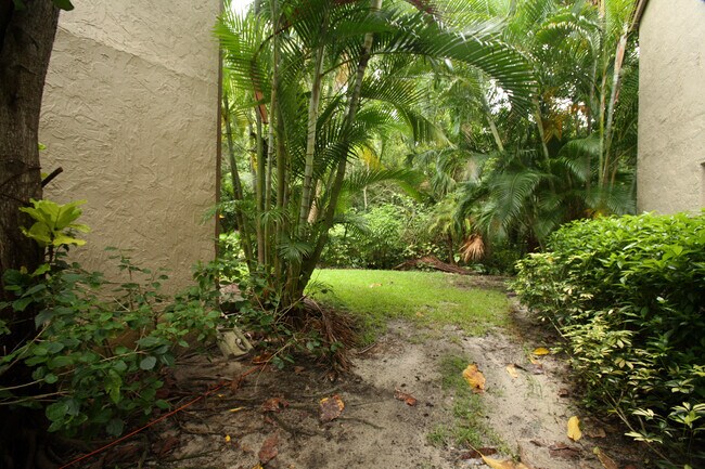 Building Photo - 1636 Brookhouse Dr