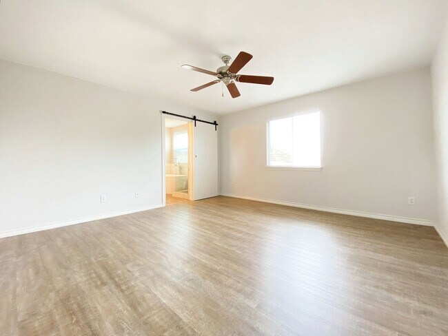 Building Photo - Spacious 4 Bed 3 Bath Rental with Modern Touches in Austin