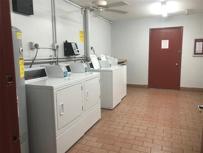 Building Photo - 1401 SW 135th Terrace