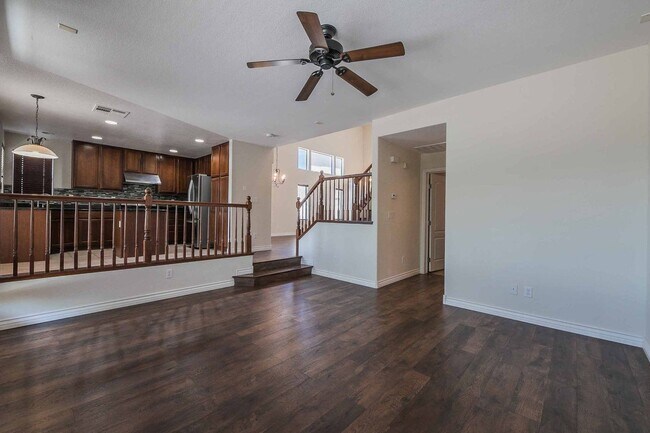 Building Photo - Stunning 3 Bedroom home in Anthem!