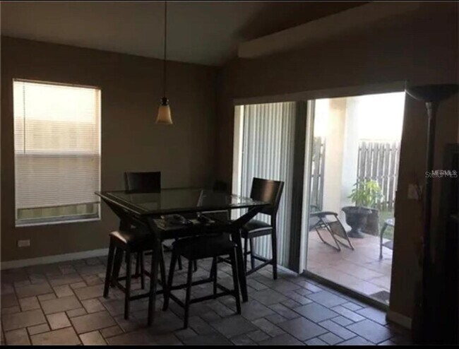 Building Photo - 722 Rollins Dr