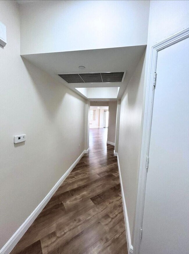 Building Photo - 19900 E Country Club Dr