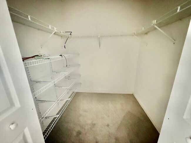 Building Photo - 14 Heron St