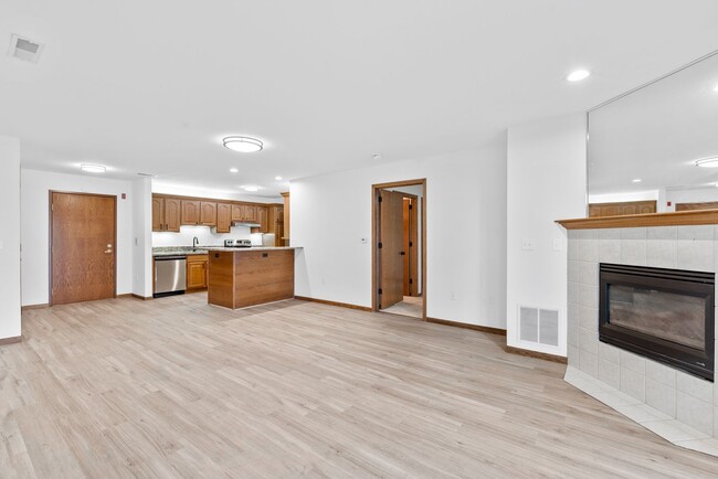 Building Photo - Foxcroft Luxury Apartment, 1 -Bedroom 1 - ...