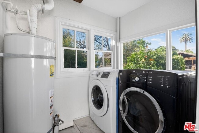 Building Photo - 11029 Sarah St