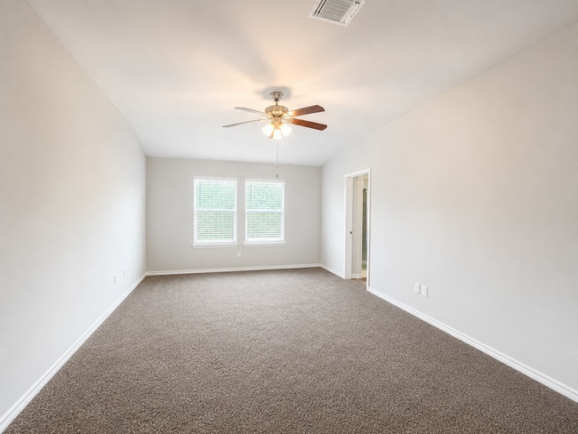 Building Photo - Available for Move-in June 10th!