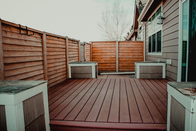 Building Photo - Meticulously maintained townhome on August...