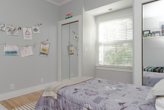 Building Photo - 1707 W 43rd St