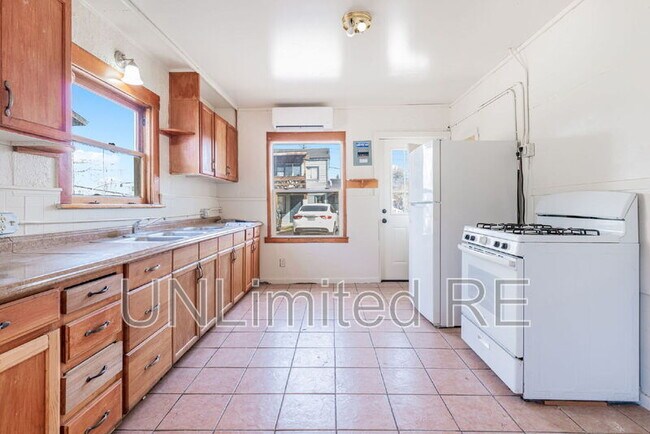 Building Photo - 306 S Humphreys St