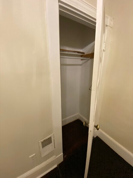 Building Photo - 9 Chilcott Pl