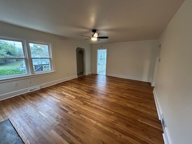 Building Photo - 408 Orchard Dr