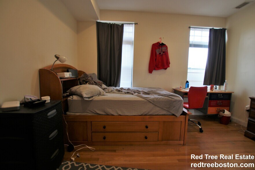 Building Photo - 1801 Beacon St