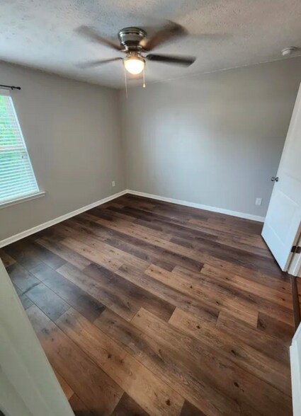 Building Photo - 826 Lower Park Pl