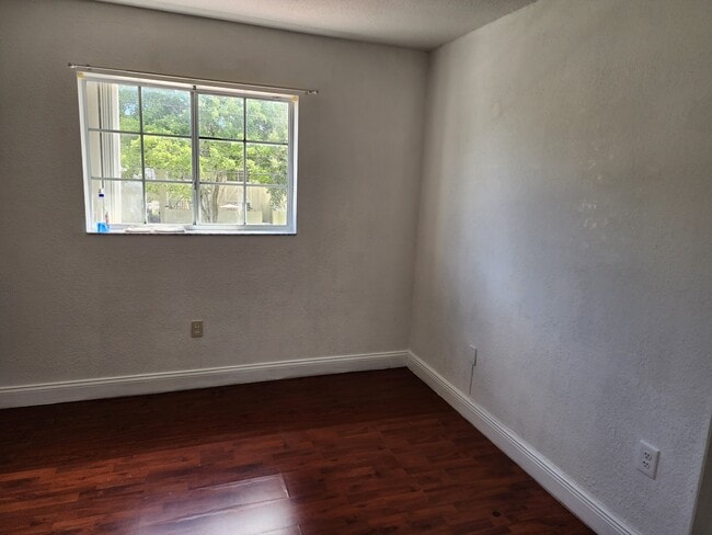 Building Photo - 8561 SW 109th Ave