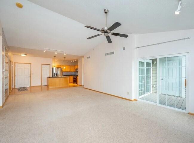 living area - 10325 Providence Dr
